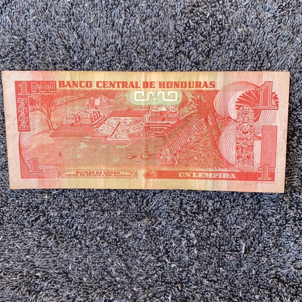 Iraq Circulated 250 Dinar Bank Note and a Circulated Honduran Paper Money Bill - Picture 9 of 13
